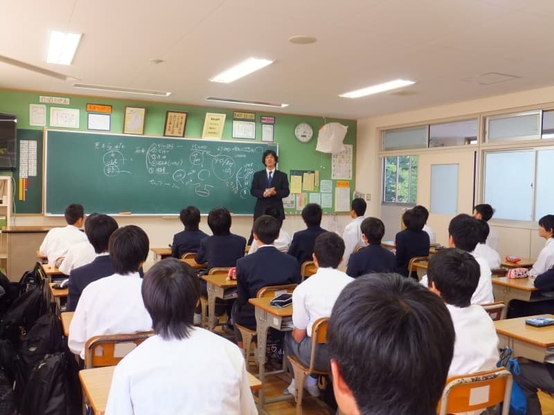 地域貢献活動｜中学校外部講義